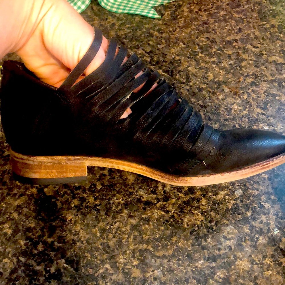 FREE PEOPLE BLACK POINTY TOE BOOTIES